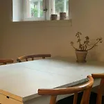 Idyllic House In A Scenic Garden 度假居