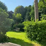 Idyllic House In A Scenic Garden 度假居 *