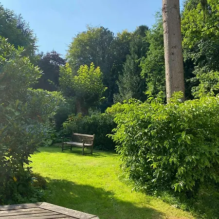 Idyllic House In A Scenic Garden Hébergement de vacances *
