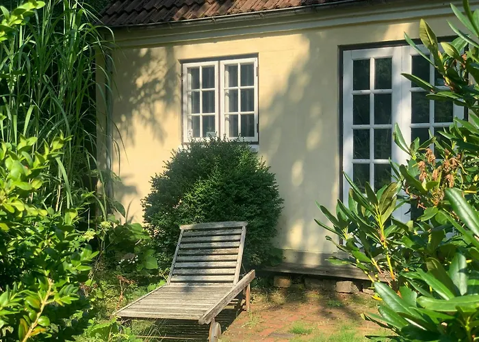 بيت للعطل Idyllic House In A Scenic Garden *